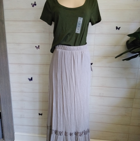 Nabee/ Old Navy Set of Long Skirt, T Shirt - Picture 6 of 8